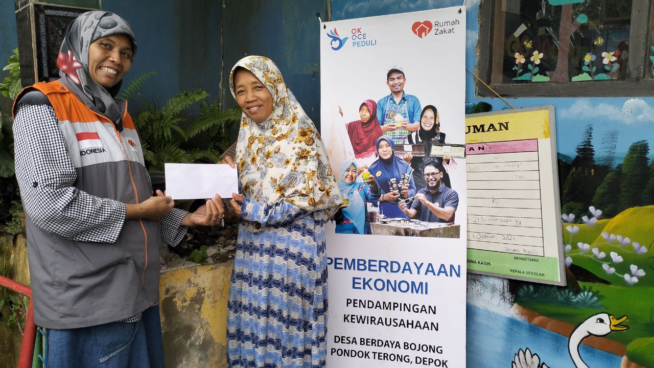 Ok Oce Bersama Rumah Zakat Salurkan Bantuan Modal Untuk Support Umkm Rumah Zakat 